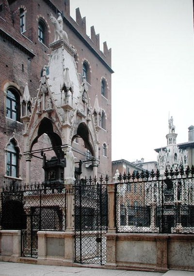 Monumento funerario di Mastino II Della Scala (1308-51) da Bonino da Campione