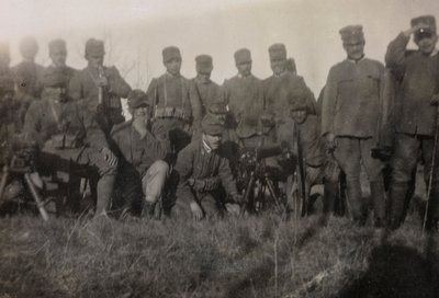 Album della Prima Guerra Mondiale in Friuli-Venezia Giulia: ritratto di gruppo dei soldati artiglieri del 112.mo Fanteria da Bourbon Del Monte