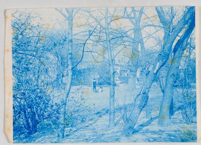 Elaine e Lancelot Grimshaw nei giardini di Knostrop Hall da British Photographer
