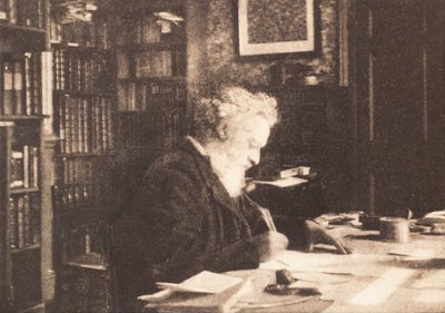 William Morris nella sua biblioteca a Kelmscott House, Hammersmith da British Photographer