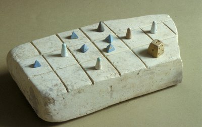 Tavola da gioco con pezzi, da Tell Beit Mirsim, Giordania, c.1200 a.C. da Bronze Age