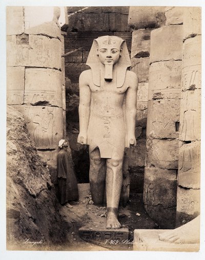 Una statua di Ramses a Luxor - fotografia dei fratelli Zangali, fine XIX secolo da Brothers Zangaki
