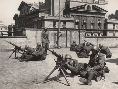 Manovre di difesa antiaerea a Roma durante la Seconda Guerra Mondiale (foto b/n) da Bruni Bruni