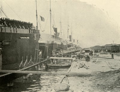 Al molo, 10 giugno, Guerra ispano-americana, 1898 da Burr McIntosh