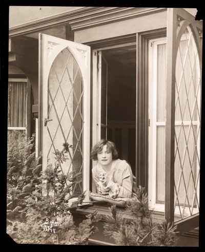 Anne Murdock a Casa, c.1915 da Byron Company
