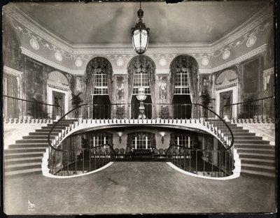 Doppia scala al Ritz-Carlton Hotel, 1913 da Byron Company