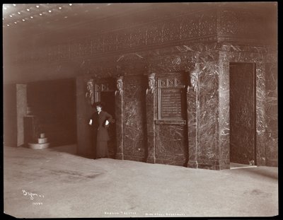 Ethel Barrymore nella hall del Teatro Hudson a New York, 1903 da Byron Company
