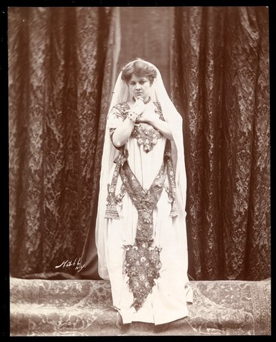 Eva Fay al Roof Garden di Hammerstein, New York, c.1910 da Byron Company