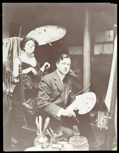 Harrison Fisher e modella, 1908-9 da Byron Company
