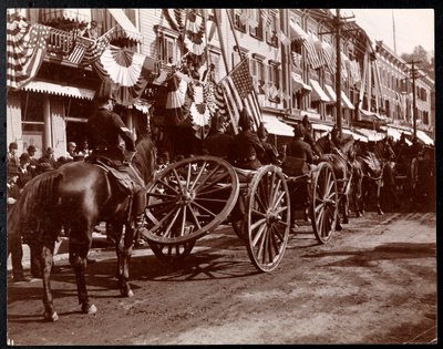 Artiglieria trainata da cavalli in parata a Dobbs Ferry, New York, 1898 da Byron Company