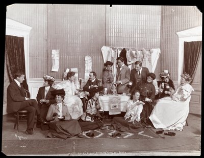 Signora G.G. Haines, Tea Party nella stanza da toeletta, 1902 da Byron Company