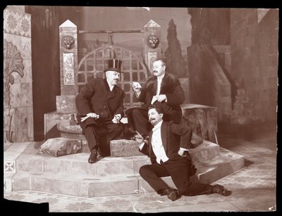Oscar Hammerstein e altri due alla Manhattan Opera House, c.1905 (stampa al gelatino d