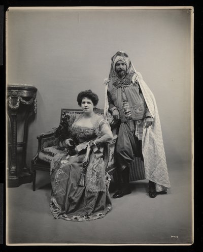 Ritratto di un uomo e una donna non identificati al ballo di James Hazen Hyde, New York, 31 gennaio 1905 (stampa al gelatino d