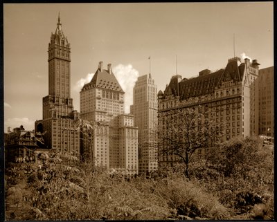 Veduta del Savoy Plaza Hotel, 59th Street e Fifth Avenue, New York, c.1937 da Byron Company