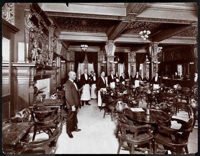 Camerieri in un caffè all