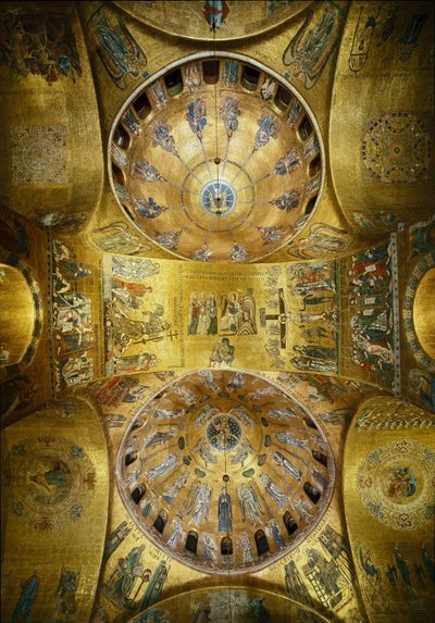 Architettura bizantina: vista delle cupole con mosaici su sfondo dorato che illustrano la Pentecoste (1250-1300) e l