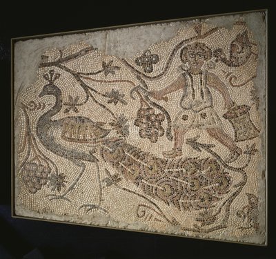 Pannello di mosaico a pavimento: Vendemmiatore con pavone, 400s da Byzantine