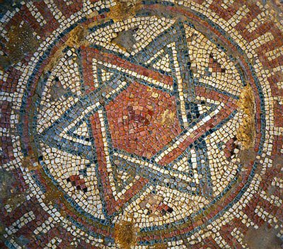 Dettaglio di un pavimento a mosaico raffigurante la Stella di David da una chiesa bizantina a Shiloh, Cisgiordania, IV secolo d.C. (mosaico) da Byzantine Byzantine