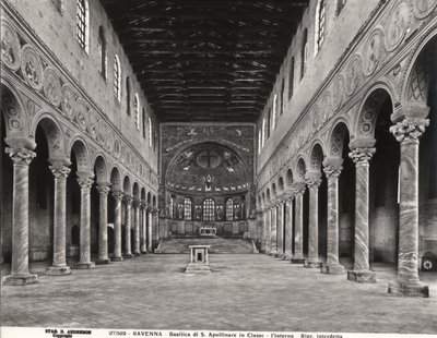 Vista interna della navata e dell
