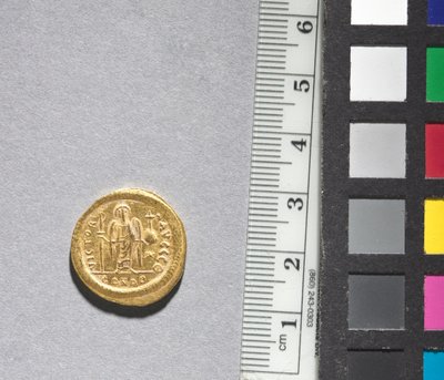 Solidus di Giustiniano I (retro), 545-565 da Byzantine School
