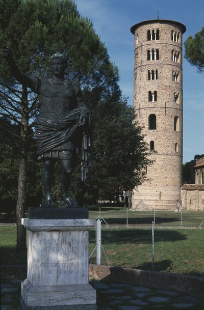 Vista del campanile da Byzantine School