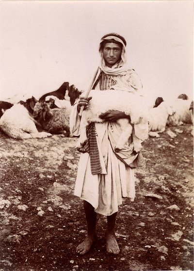 Un pastorello che porta un agnello, c.1894-1914 da C.A. Hornstein