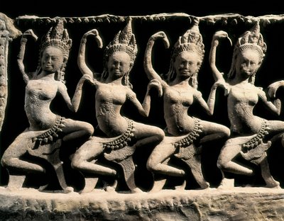 Mitologia indù: le apsaras, creature molto giovani e belle che danzavano alla corte di Indra da Cambodian