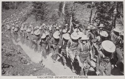 Val Cartier - Fanteria in parata 1915 (foto b/n) da Canadian Photographer