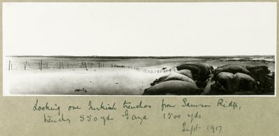 Guardando oltre le trincee turche da Samson Ridge, settembre 1917 da Capt. Arthur Rhodes