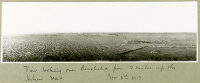Vista su Beersheba da due miglia su Hebron Road, 3 novembre 1917 da Capt. Arthur Rhodes