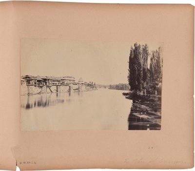 Il Palazzo ecc. dal 1° ponte - Srinugur da Capt. Melville Clarke
