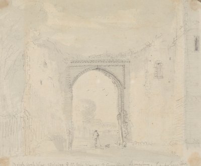 Arco di mattoni adiacente al grande portale del monastero di Sant