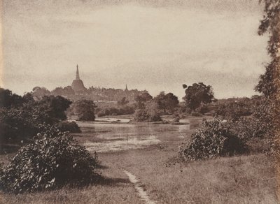 Rangoon. Vista vicino al lago da Captain Linnaeus Tripe
