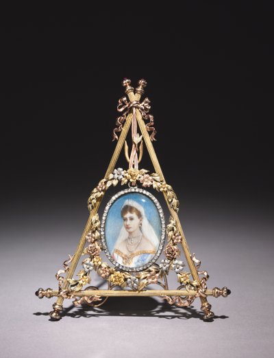 Cornice triangolare con ritratto della zarina Alexandra Feodorovna, 1896-1908 da Carl Fabergé