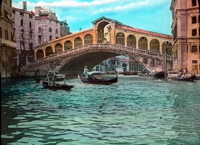 Italia, Venezia, Ponte di Rialto e Canal Grande, data immagine: circa 1910. Archivio Carl Simon da Carl Simon