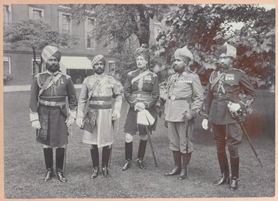 Ufficiali Indiani del Re, 1911 da Carl Vandyk