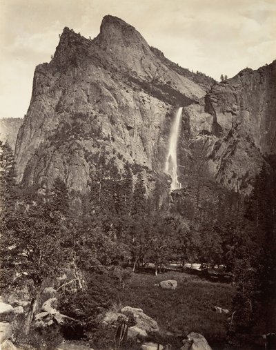 Cascata del Velo della Sposa, 940 piedi, Yosemite, ca. 1872, stampato ca. 1876 da Carleton E. Watkins.