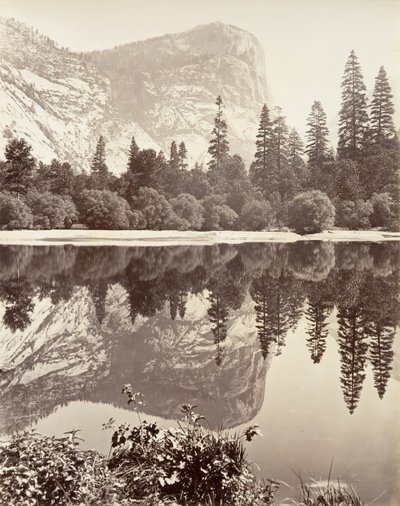 Lago dello Specchio, Yosemite, ca. 1872, stampato ca. 1876 da Carleton E. Watkins.