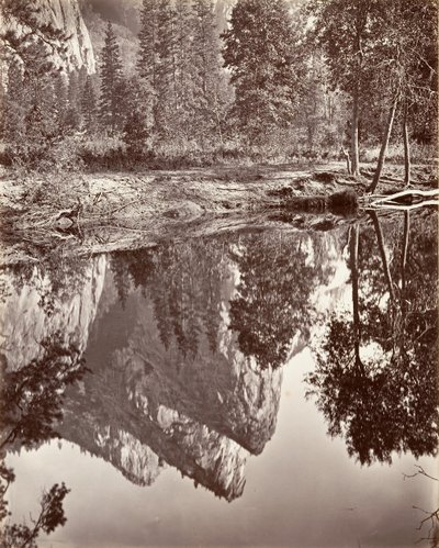 Vista speculare dei Tre Fratelli, Yosemite, ca. 1872, stampato ca. 1876 da Carleton E. Watkins.