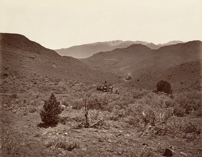 Strada del tunnel di Sutro verso Virginia City, 1875, stampato ca. 1876 da Carleton Emmons Watkins