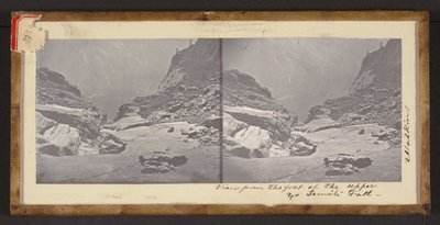 Vista dal piede della cascata superiore di Yosemite da Carleton Watkins
