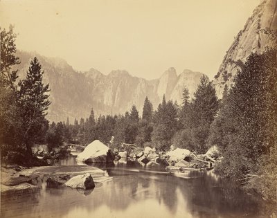 [Vista della Merced - Rocce della Cattedrale in lontananza]. da Carleton Watkins