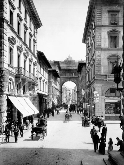 Via Strozzi, Firenze, c.1890 da Carlo Brogi