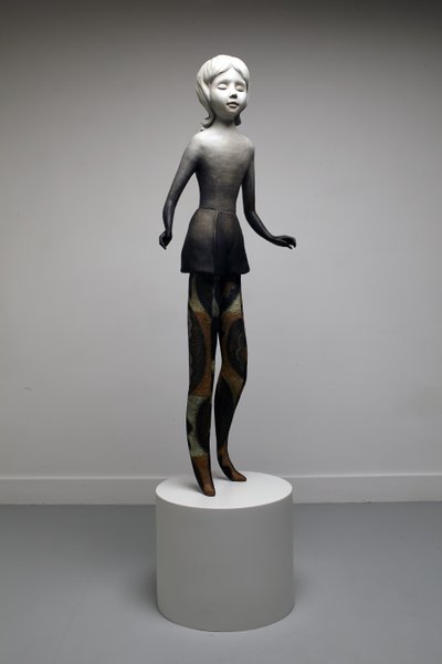 Twinkle, 2014 (pittura a olio su bronzo con base in bronzo dipinto) da Cathie Pilkington