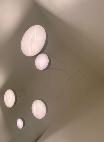 Composizione - Luci, 2022 (foto) da Cécile Jamet