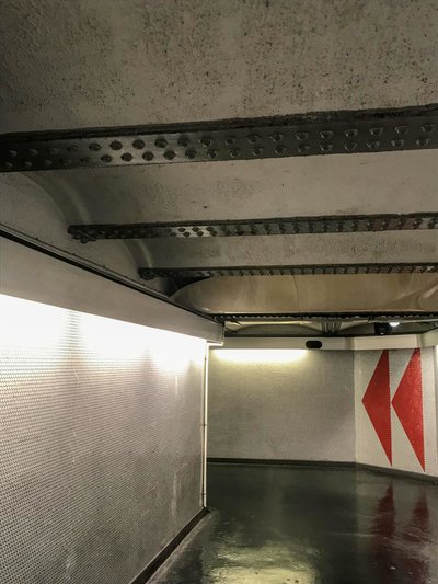 Composizione - Metro, 2019 (foto) da Cécile Jamet