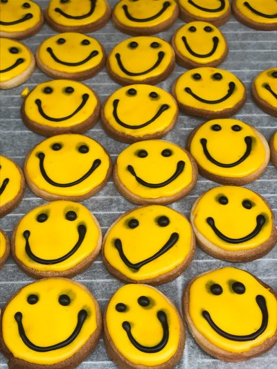 Composizione - Smiley, 2019 (foto) da Cécile Jamet
