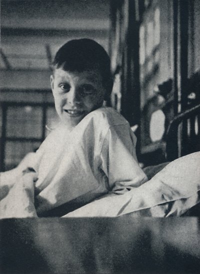Un bambino che respira leggermente e sente la vita in ogni arto, cosa dovrebbe sapere da Cecil Beaton