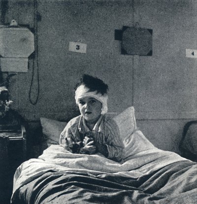 Un bambino piccolo che respira leggermente e sente la vita in ogni arto, cosa dovrebbe sapere da Cecil Beaton