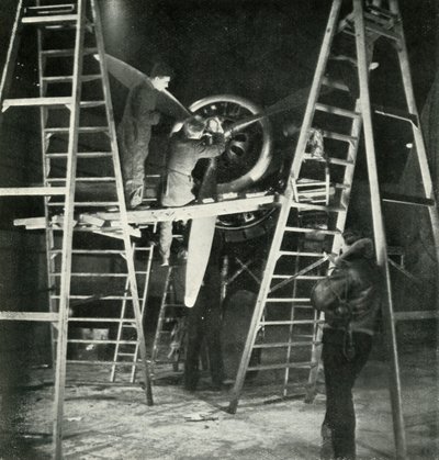 Meccanica del volo, anche un mestiere W.A.A.F., c1943 da Cecil Beaton